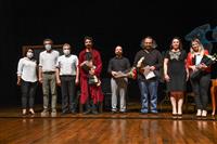 Yenişehir Şehir Tiyatrosu Hastanemiz Toros Devlet Hastanesi Sağlık Çalışanları için Yenişehir Atatürk Kültür Merkezî Barış Salonun da "Aynamda ki Gölgeler " adlı oyunu sahnelediler.